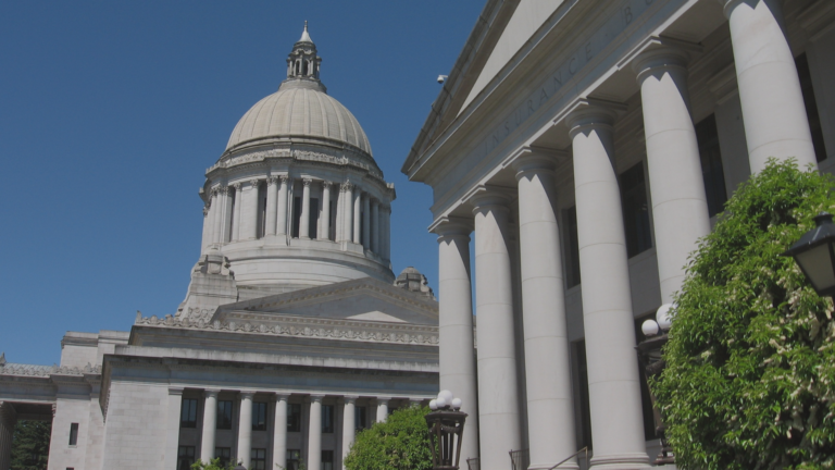 U.S. Electricity Policy Divergence: Supply Expansion vs Clean Energy Incentives